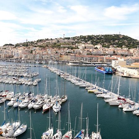 Le Carnet De Sete Et Sa Vue Sur Le Canal Luaran gambar